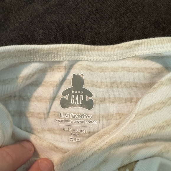 Baby Gap onesies-tan & white, 6-12 months-worn once - Picture 2 of 4